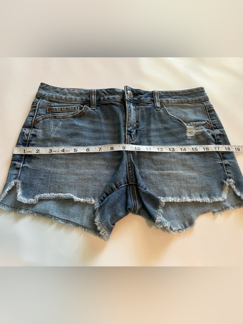 Level 99 Mid Rise Shorts Size 29 - Picture 5 of 16